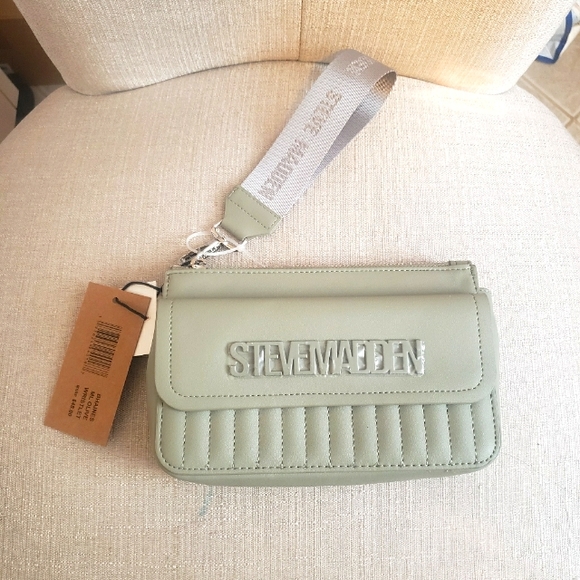 Steve Madden olive wristlet wallet - Picture 1 of 3